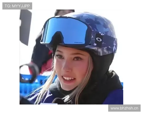 谷爱凌拿着名牌包啃街边烤串的图，反差太上头，像在看明星真人秀